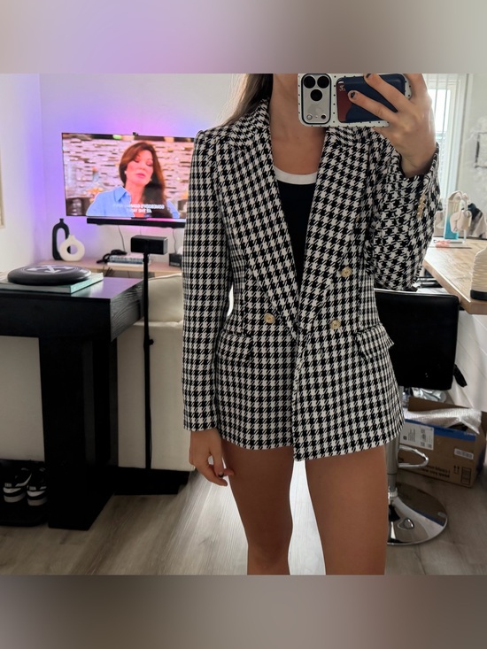 Zara Jackets & Blazers - Zara Black & White Houndstooth Double-Breasted Blazer With Gold
Buttons